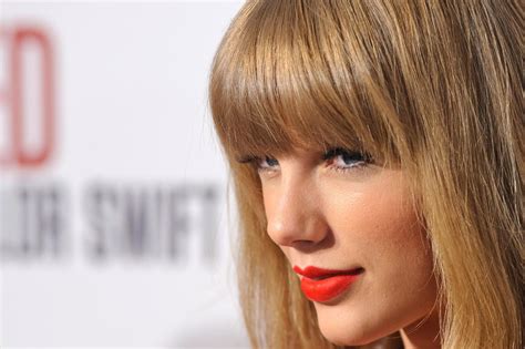 And I Got That Red Lip Classic Thing That You Like Of Taylor Swift NUDE CelebrityNakeds Com