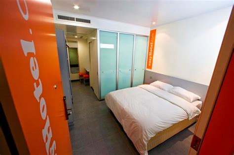 Easyhotel Is Dubais First 1 Star Hotel Interior Executed By Hypsos Me