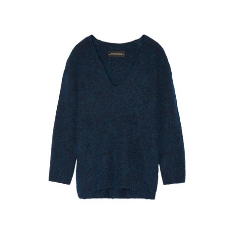 The 5 Sweaters Every Stylish Girl Owns