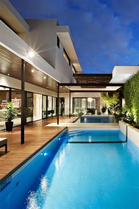 Une cuisine équipée, un séjour avec 3 fenêtres. Maison à vendre à Miami! On peut s'offrir le luxe ...
