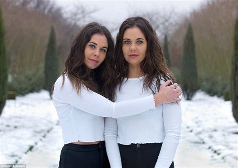 Incredible Portraits Of Identical Twins Capture Their Differences Identical Twins Twins