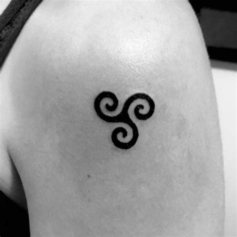 101 Amazing Triskelion Tattoo Designs You Need To See Outsons Men