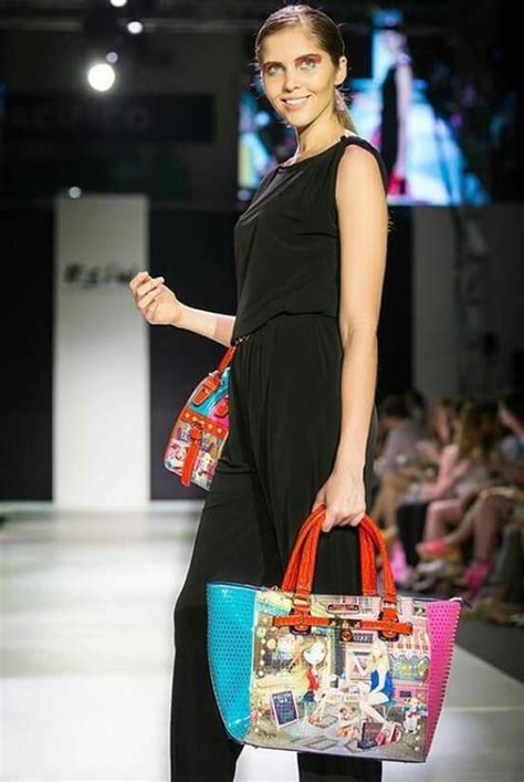 Pin By Claudia Neyra On Summer Fashion Nicole Lee Handbags Fashion Show