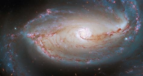 Hubble Space Telescope Focuses On Ngc 1097 Scinews