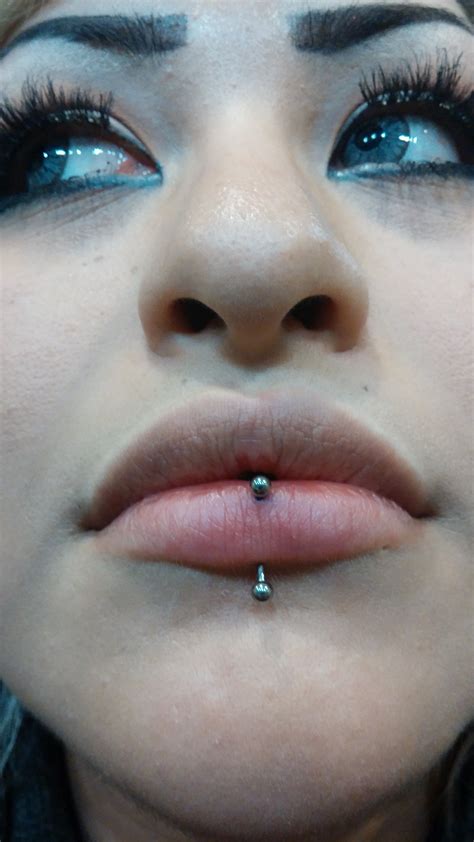 vertical labret piercing