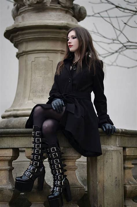 Top Gothic Fashion Tips To Keep You In Style Kleidung Gothik Grufti