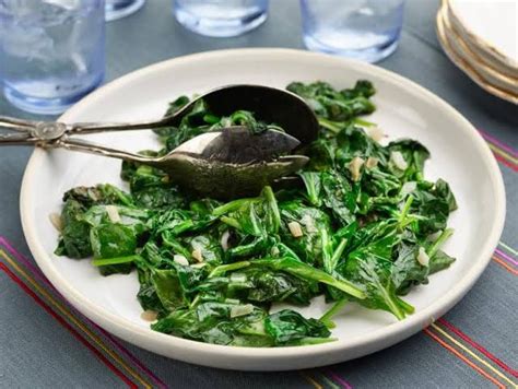 Sakit asam lambung secara medis dikenal dengan gastro esophageal reflux disease (gerd). 7 Olahan Makanan & Minuman yang Melegakan Perut dari Asam Lambung