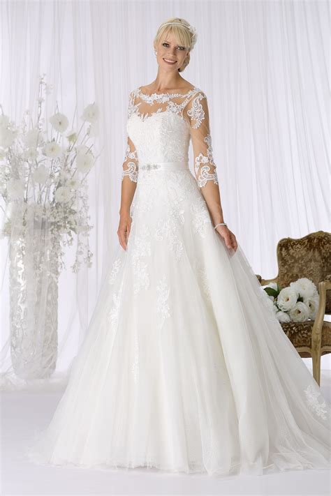 Take a look at our collection! Das Très Chic Brautkleid 2018 - Heiraten & Hochzeit