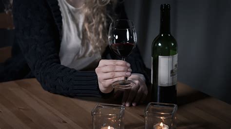 Depression Risk For Young Female Binge Drinkers Hmri