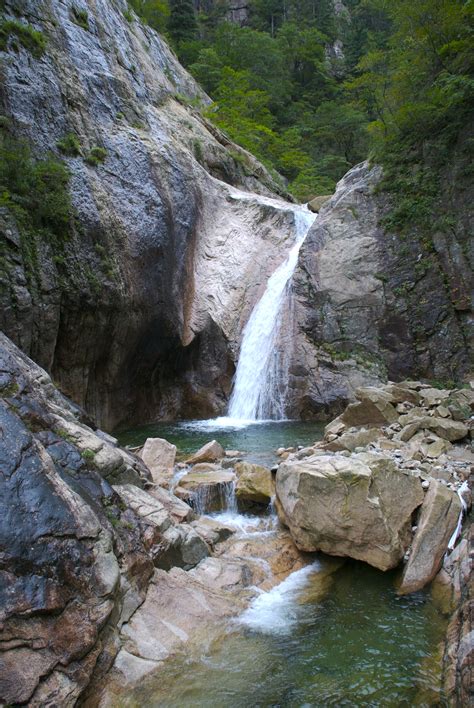 File:Cheondang Waterfall at Seoraksan.jpg - Wikipedia, the free