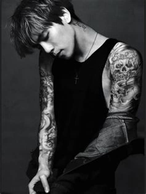 Kpop idols who have tattoos and their meanings (english sub) as south korean society has always been very conservative, many. kpop idols with body tattoos - Random - OneHallyu