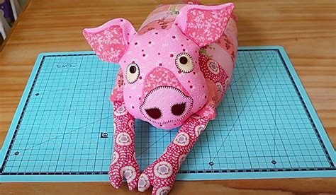 How To Make A Patchwork Pig With Free Pattern