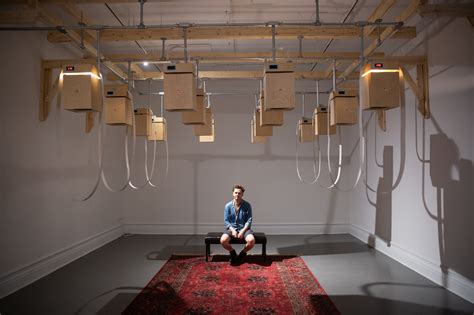 Une Installation Sonore Primée De Lartiste Jay Crocker Combinant Musique Espace Et Technologie