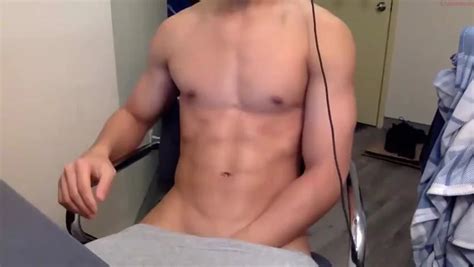 Hot Fit Guy Jerking Off On Camshow ThisVid