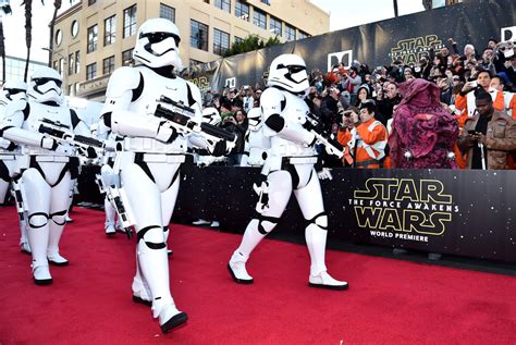 Photos The Cast Of Star Wars The Force Awakens At The Star Studded