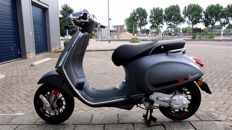 The queen of the streets, sporty with a steel body. Vespa Sprint S Grigio 2017 model Fast Furious scooters ...