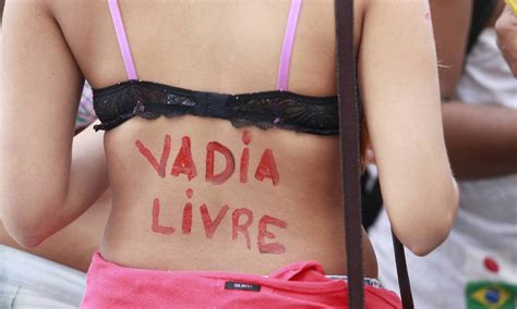 Em Copacabana Marcha Das Vadias Pede Mais Respeito S Mulheres