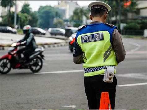 Angkat Motor Siswa Kena Tilang Dua Polisi Di Muna Sultra Diteriaki