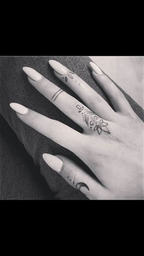 Pin By Viviane On Tatuagem Toe Tattoos Small Hand Tattoos Pretty