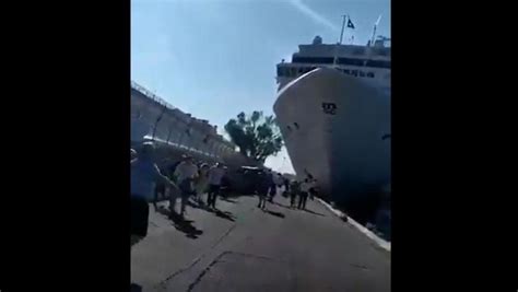 Cruise Ship Crashes Into Dock In Venice Perthnow