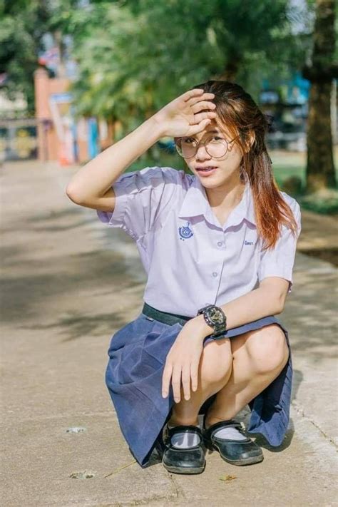 ปักพินโดย Rusdi Iskandar ใน Thai School Girls กระโปรงสั้น นางแบบ สไตล์แฟชั่น