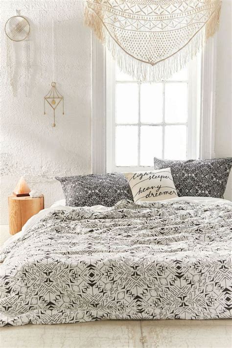 Interior design is her infinite passion without stop. Habitaciones en blanco de estilo bohemio y boho chic ...