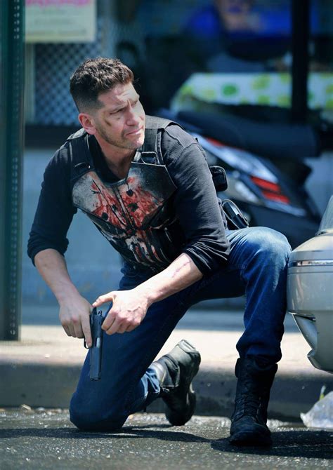 Jon Bernthal Filming The Punisher Season 2 El Castigador Poses De