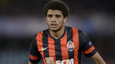 Taison started his career with brazilian club internacional and quickly rose to prominence within their. Anderson e Taison estão na mira do Flamengo para 2015 ...