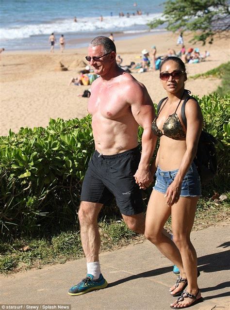 Robert Irvine Shows Off His Ripped Chest In Hawaii Shows