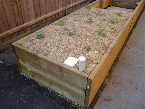 A wicking bed implies a water reservoir at the bottom of the garden bed so plants can pull water from there. How to Build a Wicking Garden Bed Container | DIY projects ...