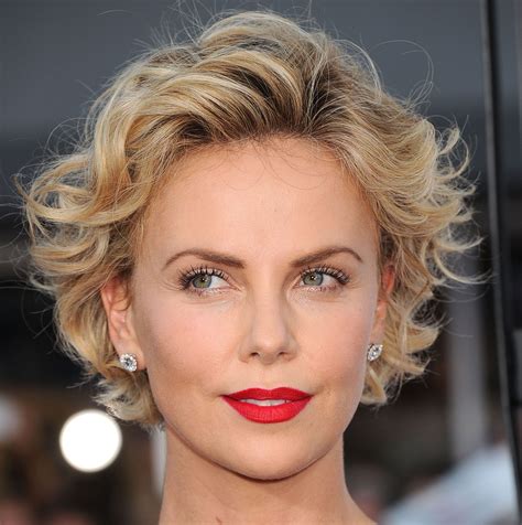 2022 Latest Medium Haircuts for Older Women with Curly Hair