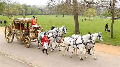 Ubers Lavish Horse Drawn Carriage Will Take You Through A London Park