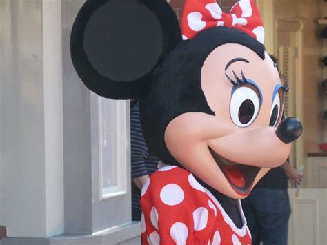 Minnie Mouse Unleashes Fury On Las Vegas Security Guard A Wild Tale