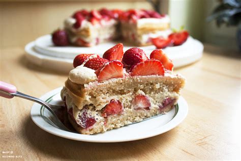 Easy Vegan Strawberry Cream Cake