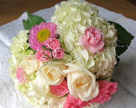 Learn more about bouquet for a day and how to get access to event flowers in your area save money on flowers by ordering them in bulk and diying them yourself! Guest post DIY Project - Make your own personalised ...