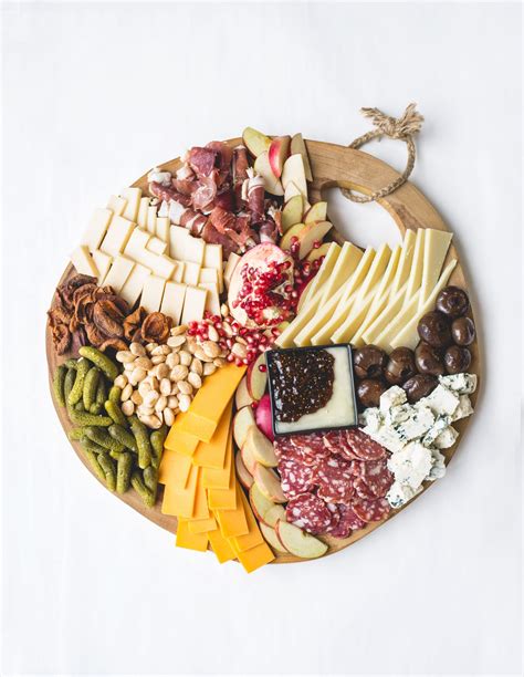 Cheese boards by murray's is your comprehensive guide to cutting, plating, and serving our cheeses like a pro. American Artisan Cheese Platter | Zingerman's Creamery