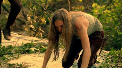 Tracy Spiridakos Nue Dans Revolution