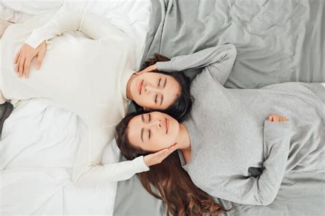 Premium Photo Overhead Close Up Of Young Couple Lesbian Lying In Bed