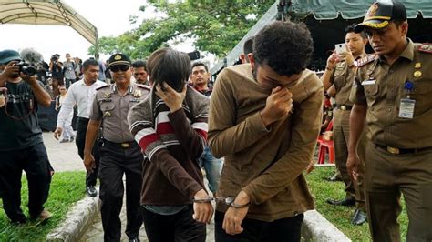 Indonesia Gay Couple Publicly Whipped After Vigilante Mob Drags Them