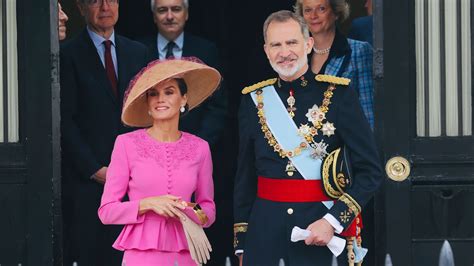 El estilismo de la Reina Letizia para la coronación del Rey Carlos III