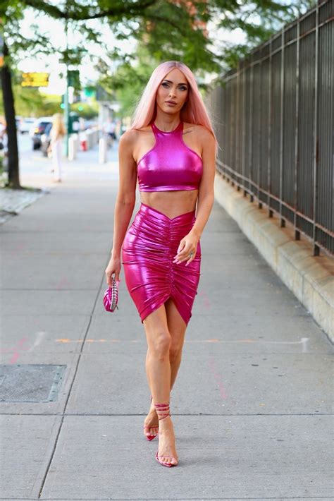 Megan Fox Looks Hot In Pink Walking NY Street Photos The Fappening