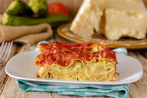 Lasagne con ricotta e zucchine al pomodoro ~ Graficare in ...
