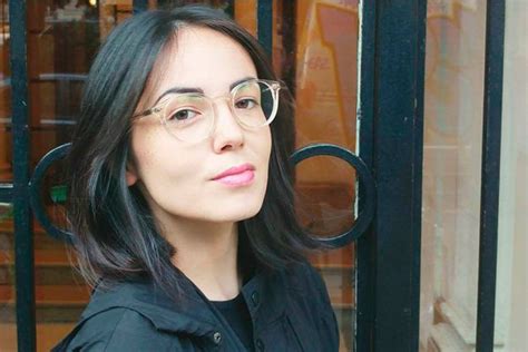 Elle est principalement connue pour sa participation à l'émission touche pas à mon poste et sur canal+ sport (19h30 pm). Agathe Auproux ultra sexy en maillot de bain échancré