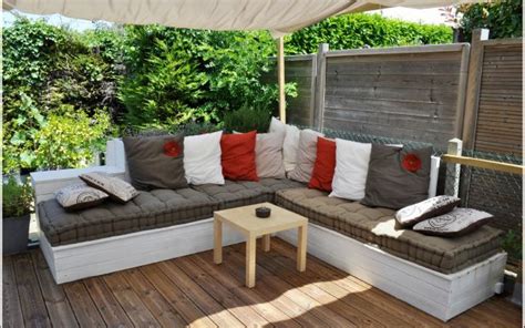 Et si vous fabriquiez un bar extérieur avec tables et chaises en palettes pour votre jardin ? Fabriquer un salon de jardin en fer - Abri de jardin et balancoire idée