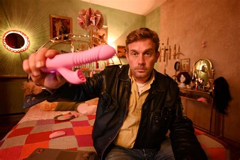 Dorfpolizist franz eberhofer (sebastian bezzel, r.) muss ein wenig länger auf seinen nächsten einsatz warten. Film » Kaiserschmarrndrama | Deutsche Filmbewertung und ...
