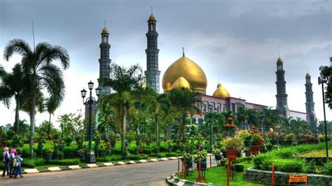 Vlog bangchik life kali ini menunjukkan keadaan paling terbaru menjelang ramadhan di masjid nabawi. Sejarah Masjid Kubah Emas Yang Sangat Megah - All About ...