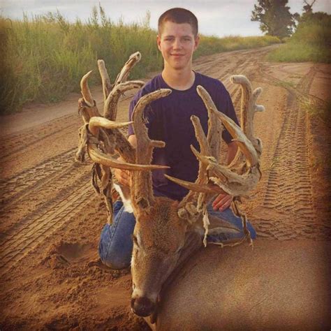 Giant Nontypical Buck Shot In Kansas Big Kansas Buck Down