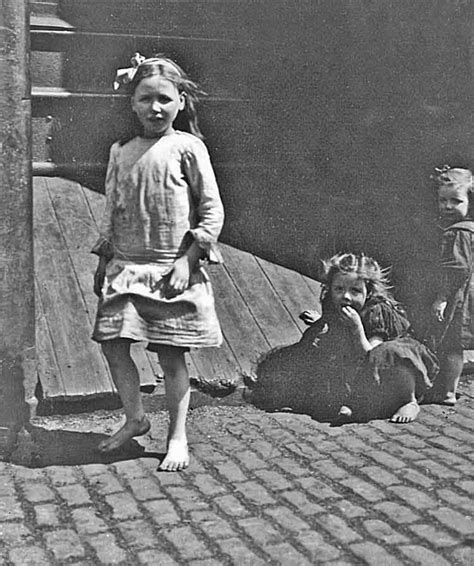 Barefoot Children On The Cobbled Treets Of Liverpool C1910 Liverpool