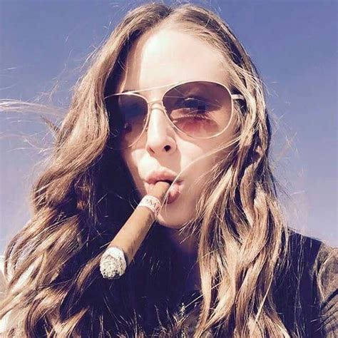 Pin Di Jj Allard Su Sexy Smoking A Cigar Donne Smoking Donne Sigari