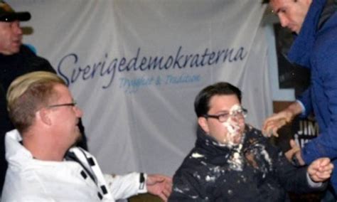En kvinna kastade en tårta i ansiktet på honom. Söndagskrönika: Stanken kommer från vänster « Snaphanen.dk